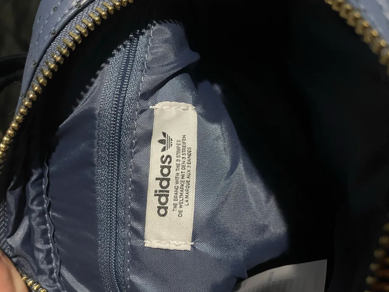 bolsa adidas azul com detalhe dourado - Foto 3