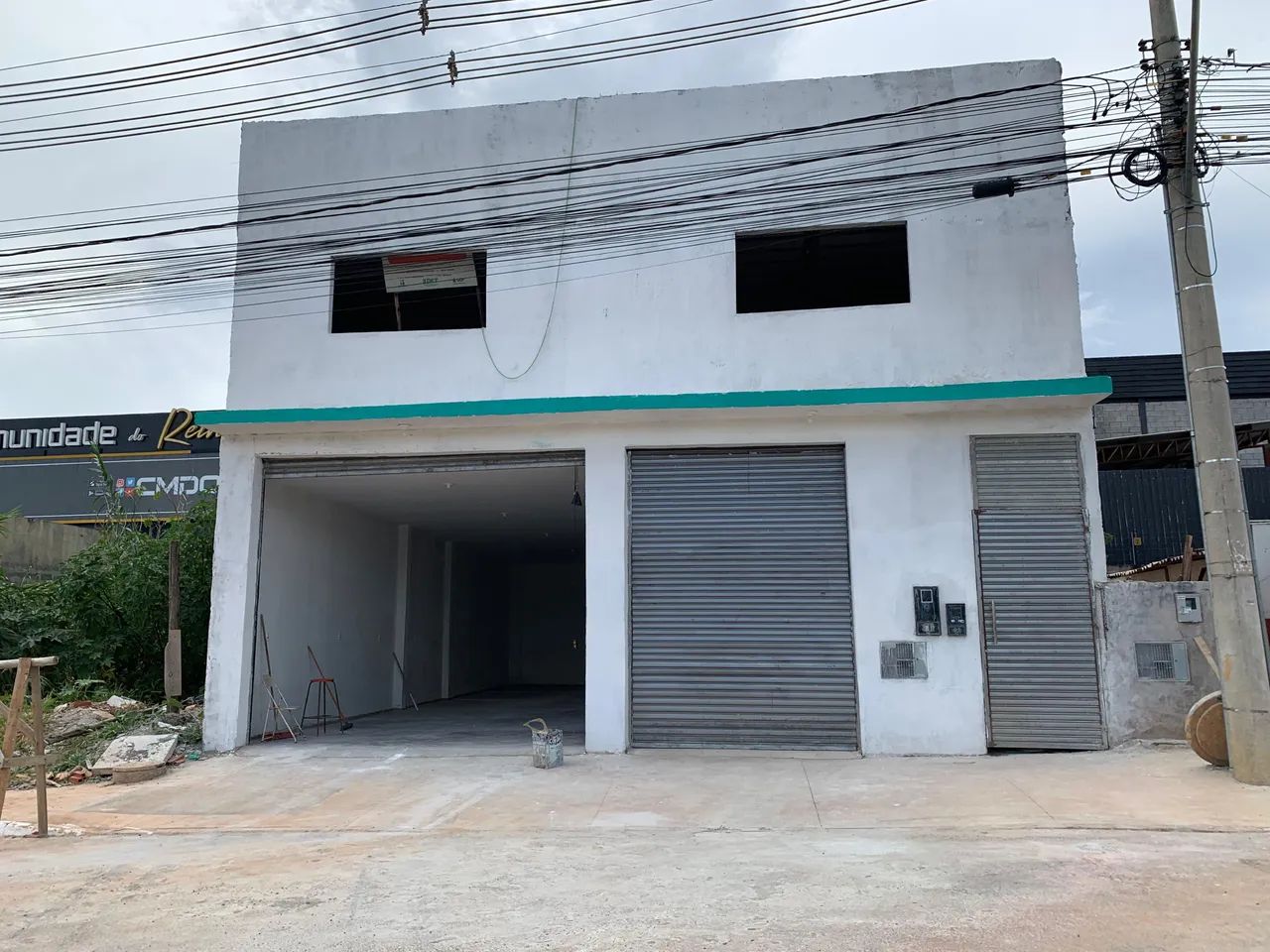 Loja PRO DF em frente à pista  
