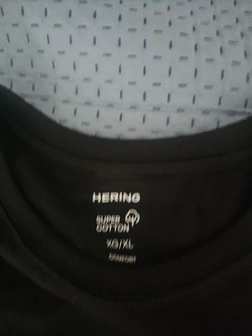 Camiseta Preta Hering - Foto 2