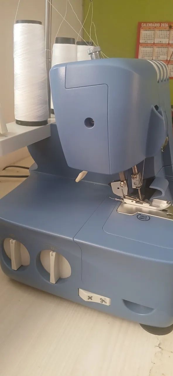 Máquina overlock singer  - Foto 4
