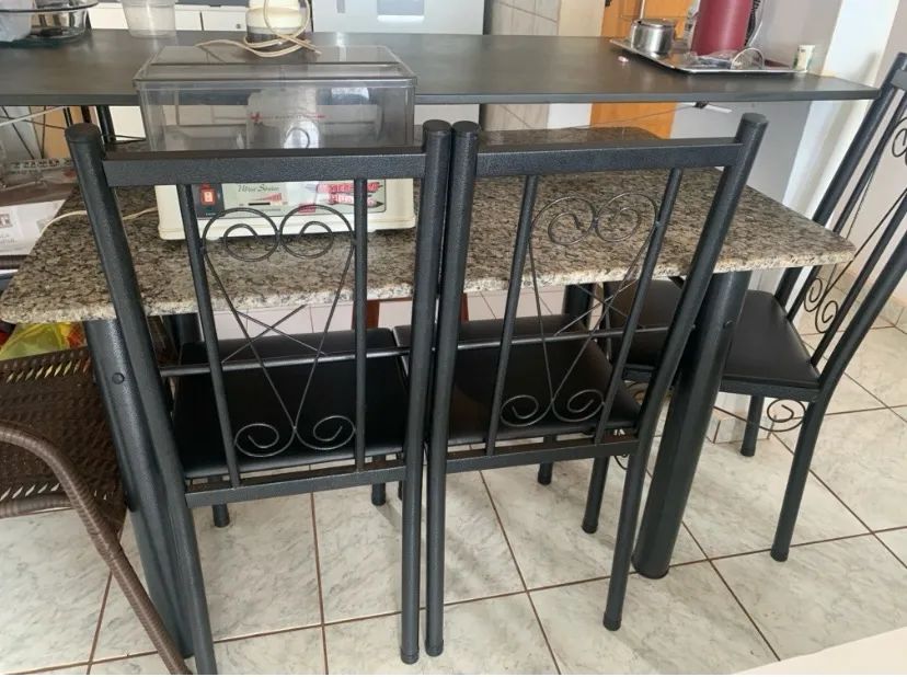 Mesa 4 cadeiras
