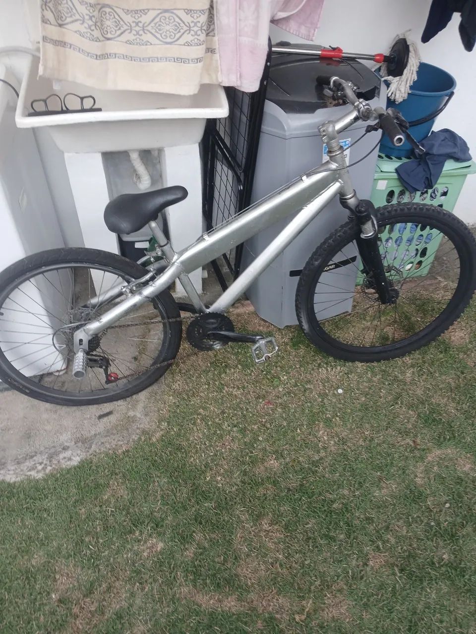 Bicicleta aro 26 com pneu furado