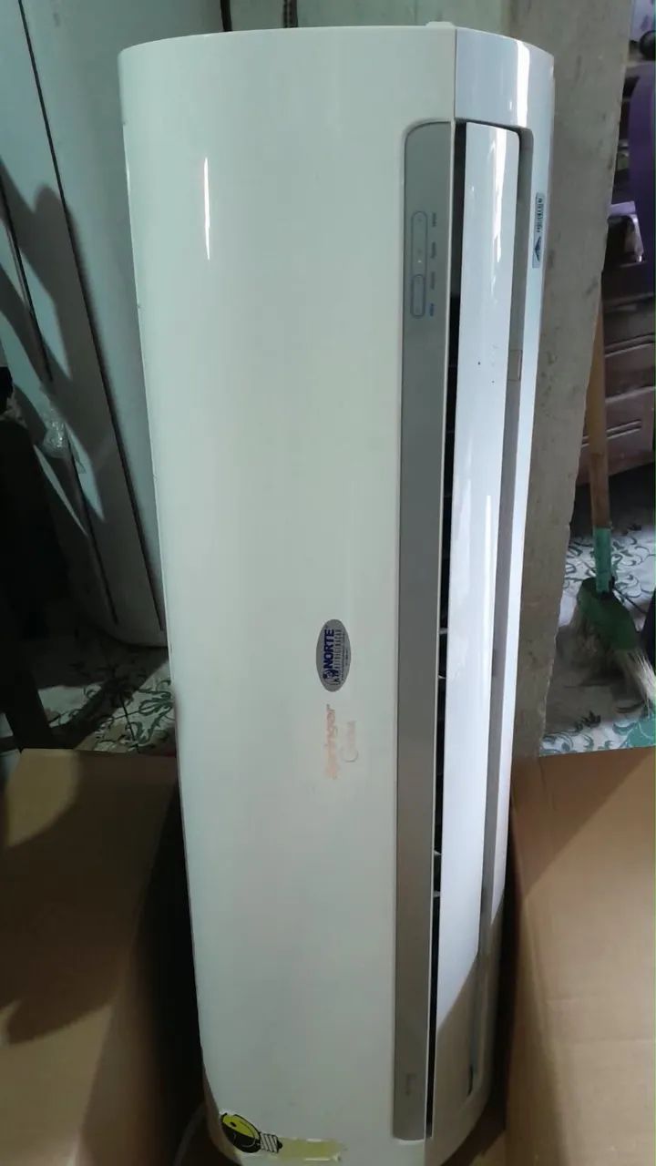 Midea 18k com rack, controle, suporte e gás incluso. - Foto 2