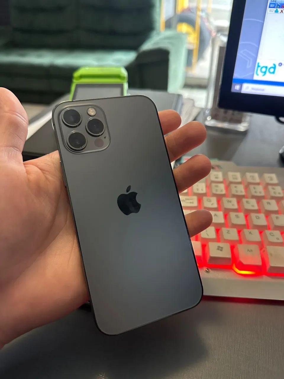 iPhone 12 PRO - 256GB - Foto 2
