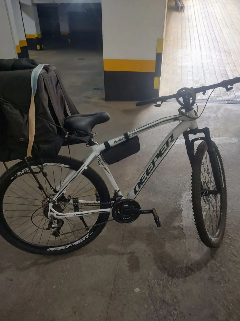 Bicicleta aro 29 ,21 machas com Bag de entregador