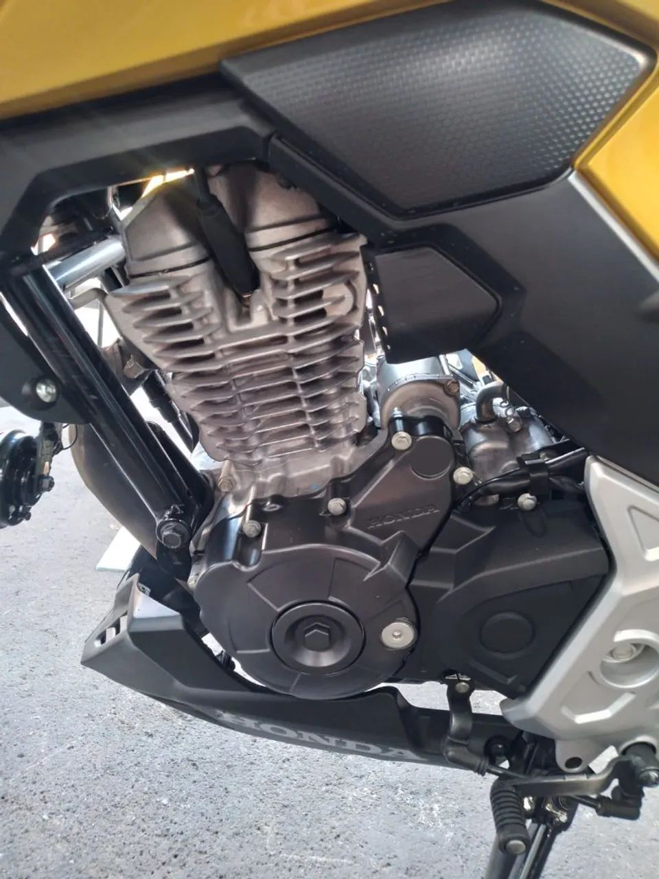Cb300f 2024 dourada  - Foto 3