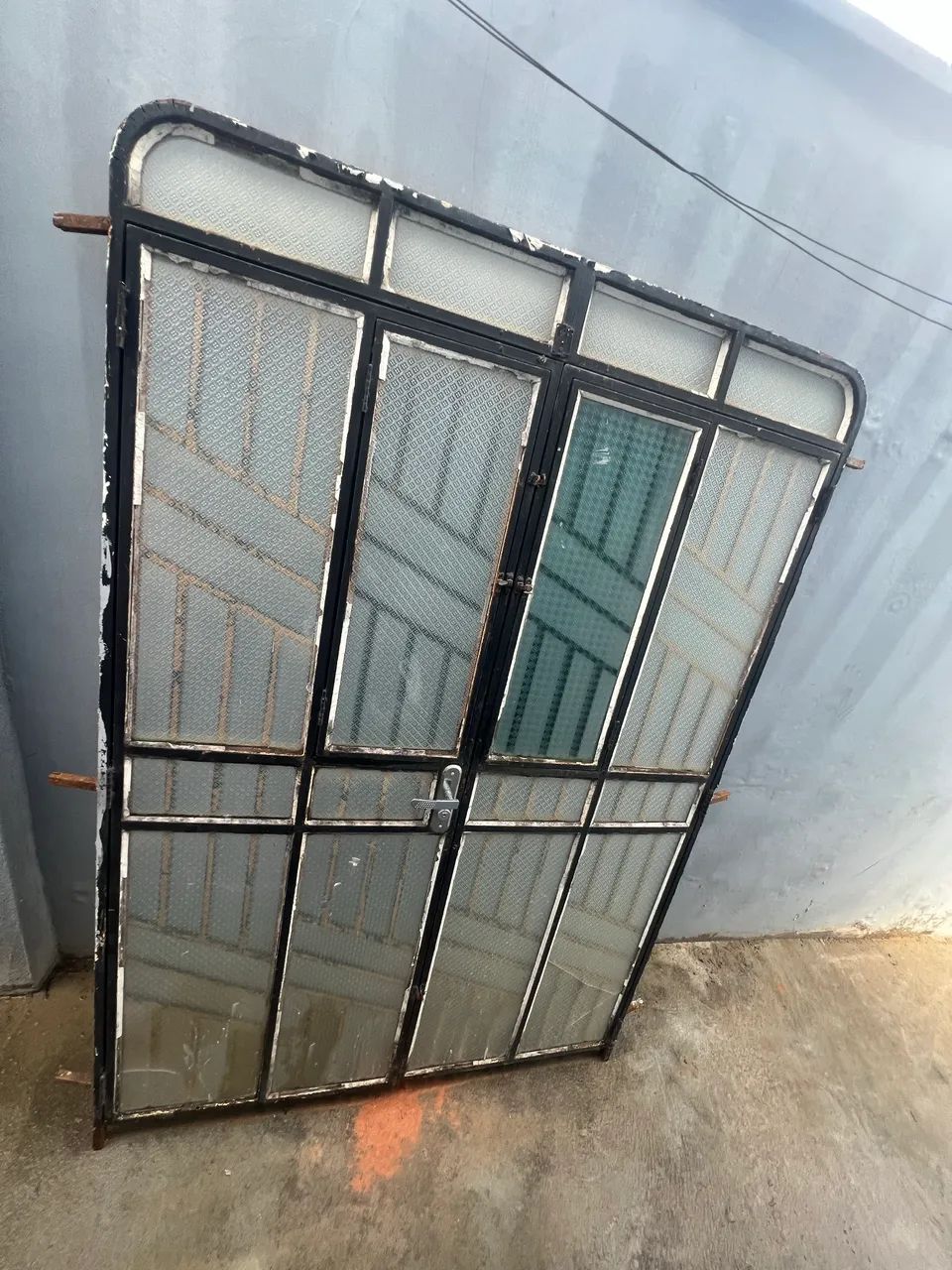 Porta dupla de ferro com vidro