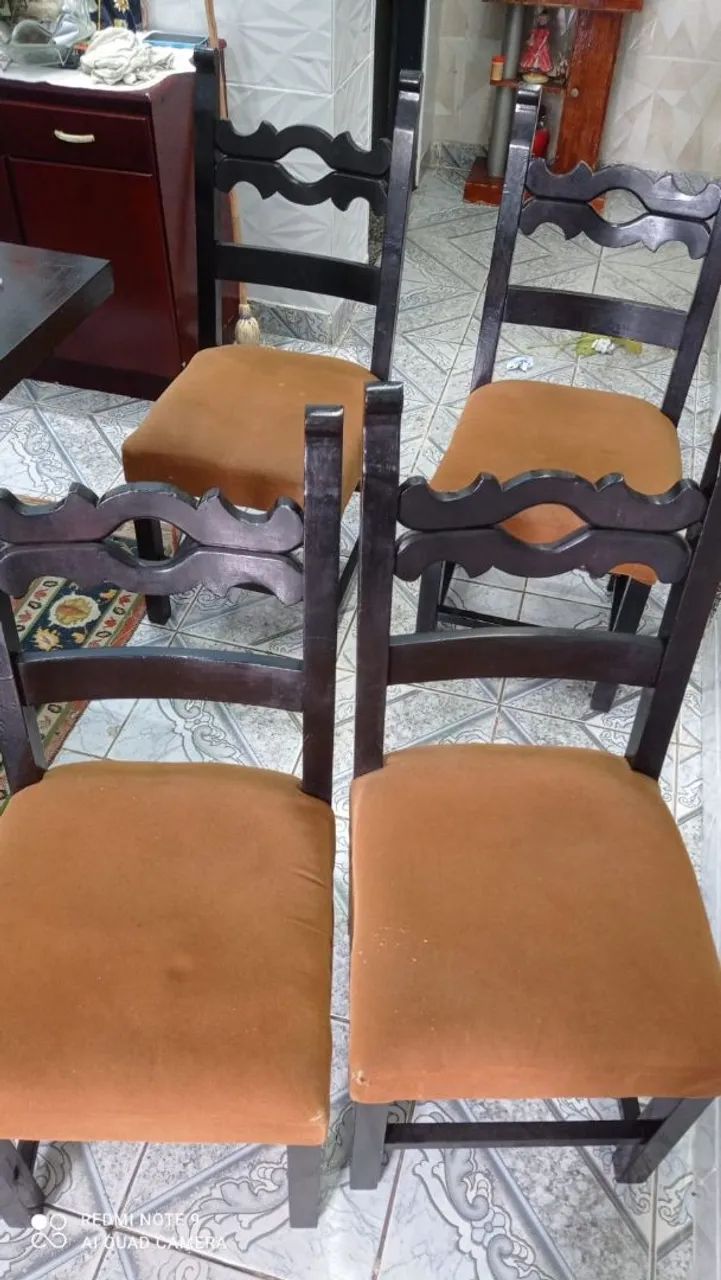 Mesa de madeira com 6 cadeira  - Foto 5