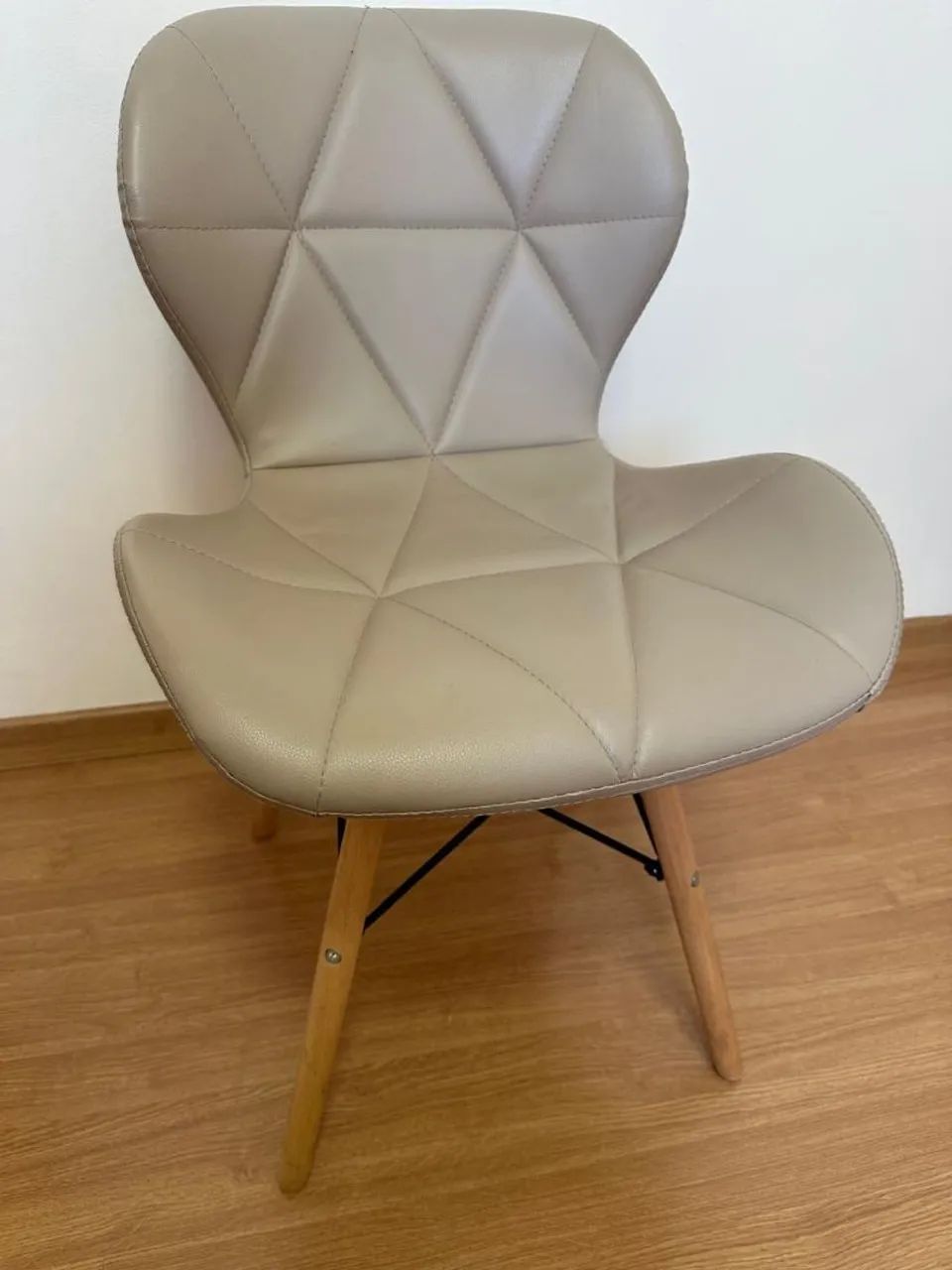 Cadeira assento encosto em corino