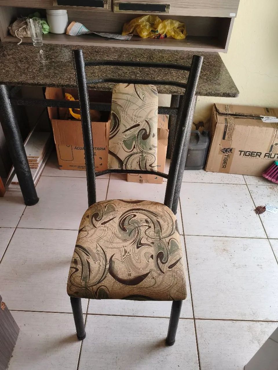 Mesa de granito 120 x 80cm C/4 cadeiras