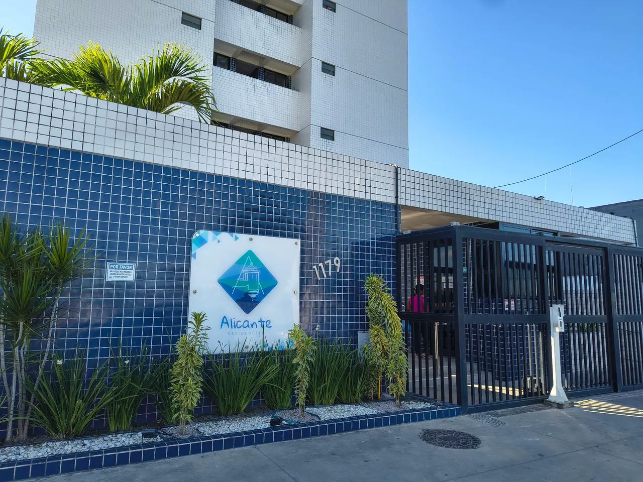 Alugo apartamento no Edifício ALICANTE, 2/4, mobiliado e com área de lazer - Foto 2