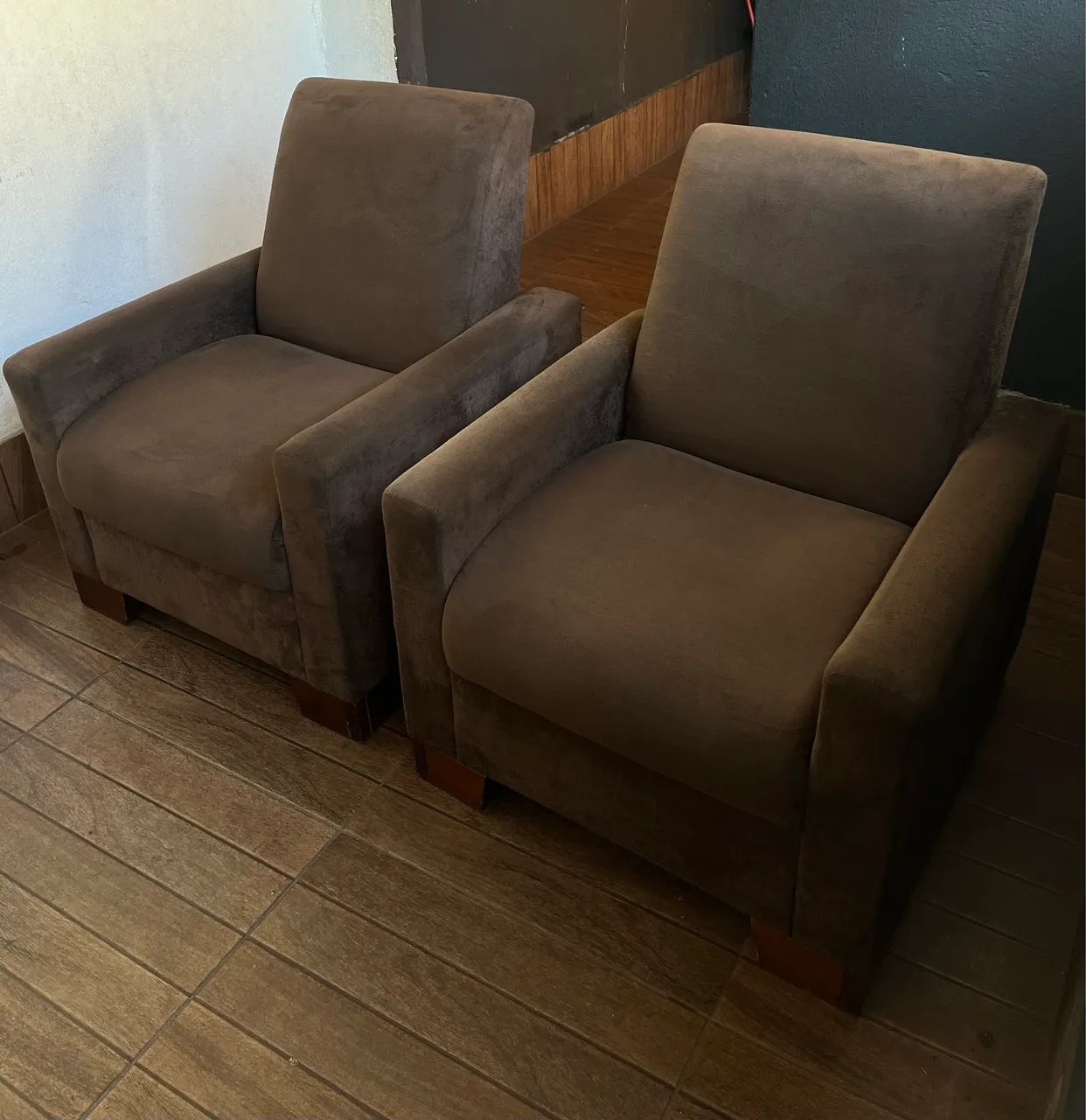 Par de Poltronas em Veludo Marrom