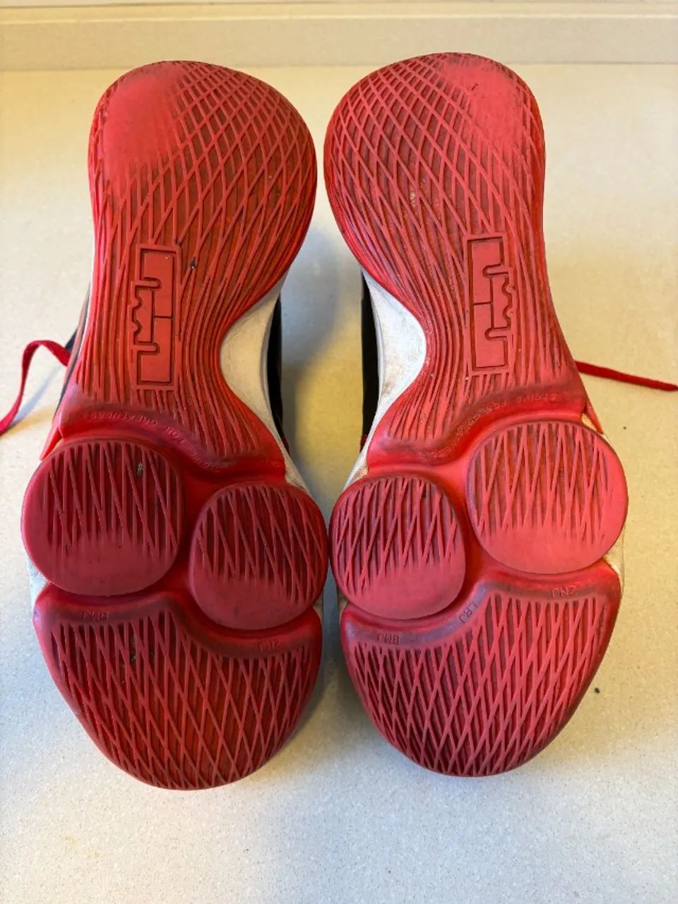 Nike Lebron Witness 5 Bred - Tam. 45/46 (13 Us) - Calçados