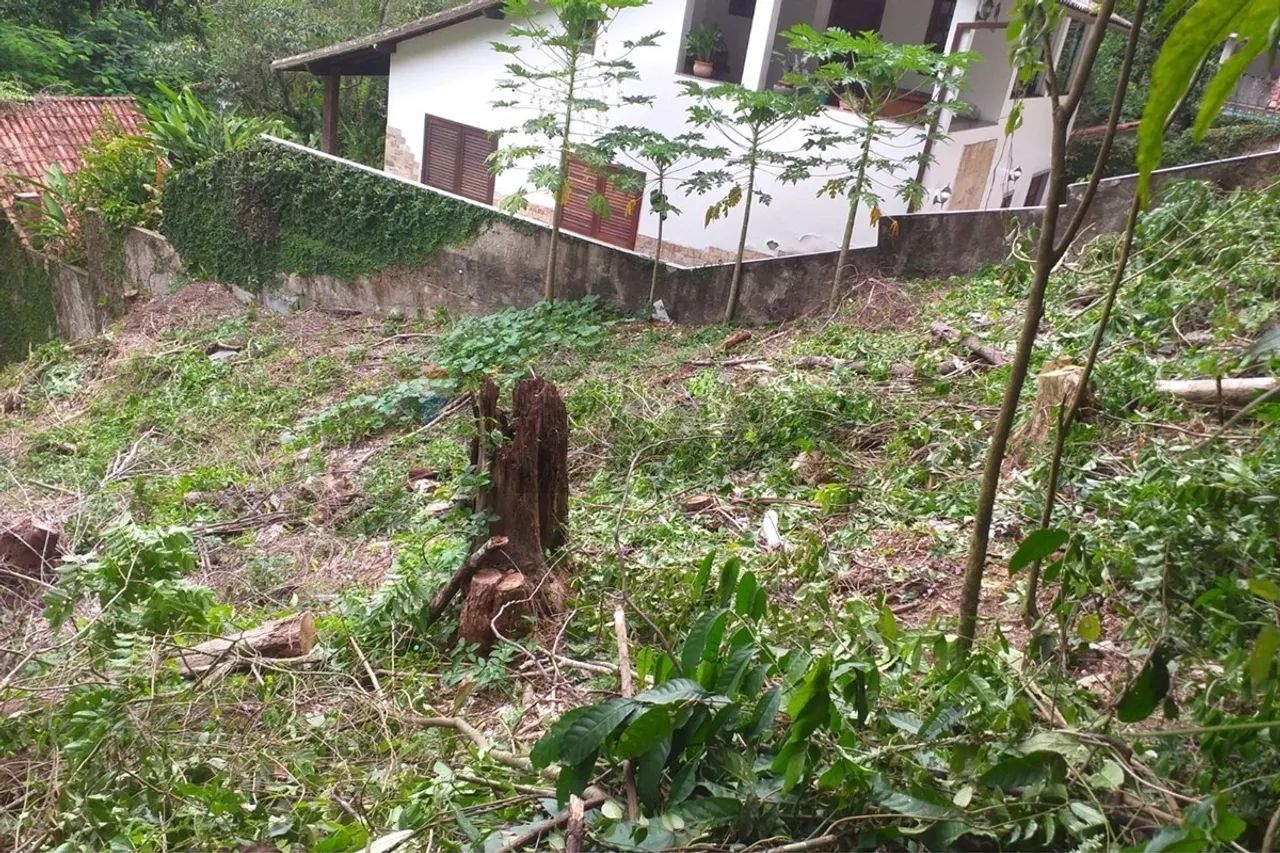 Terreno 1.400m² em Niterói: Vista e Tranquilidade - Foto 2