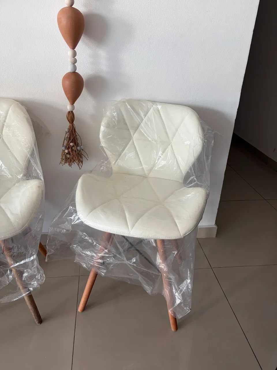 4 Cadeiras off white em couro sintético - Foto 2
