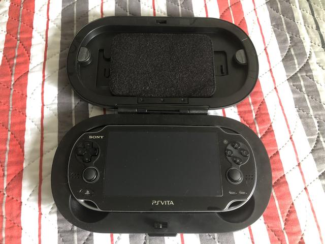 PS Vita + estojo + cartão de memória + 4 jogos - Foto 3