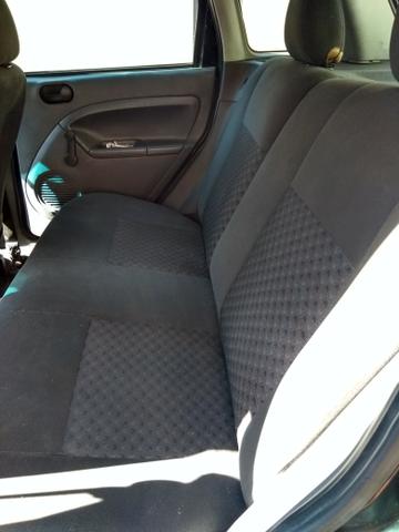 Carro Ford Fista Hatch 2005 - Foto 2
