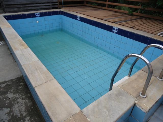 Maravilhosa casa linear em terreno de 600 metros com piscina e RGI - Foto 2