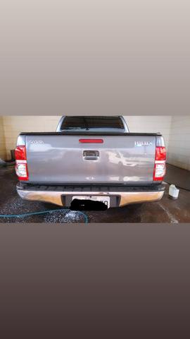 Vendo Hilux 10/10 gasolina - Foto 4