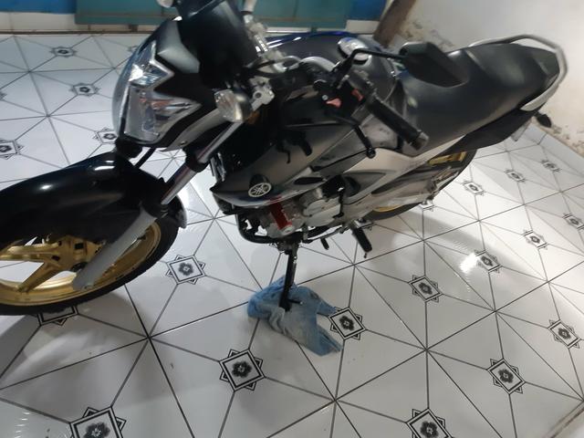 Vendo essa linda moto ,está em dias Pnel bom kit transmissão trocado óleo filtros está top - Foto 4