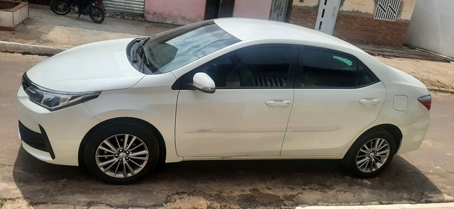 COROLLA EM ÓTIMA ESTADO.