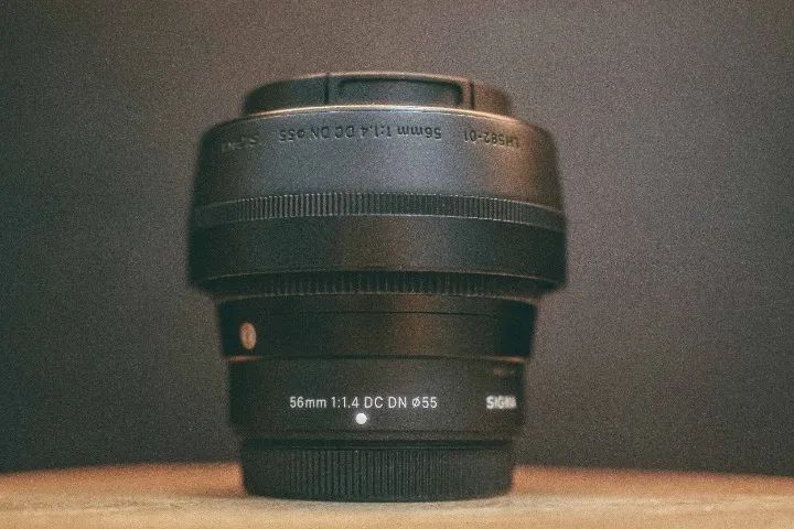 Lente Sigma 56mm f1.4 Fujifilm X-Mount bem conservada ótima lente