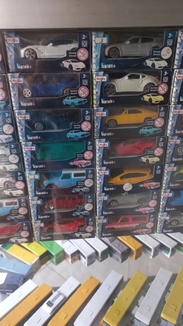 Lote 60 carrinhos 1:64 da maisto - Foto 3