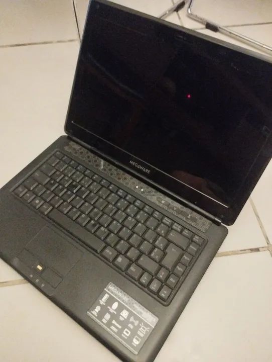 Vendo notebook megaware defeito estado - Foto 2