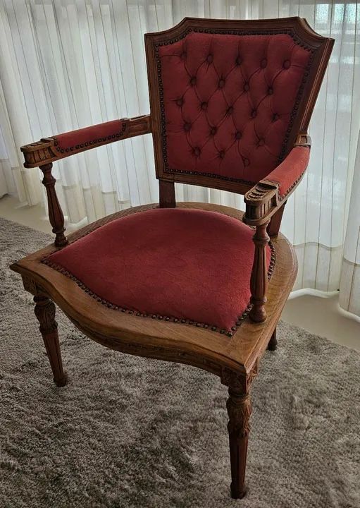 Cadeira de madeira com estilo neoclássico. - Foto 3