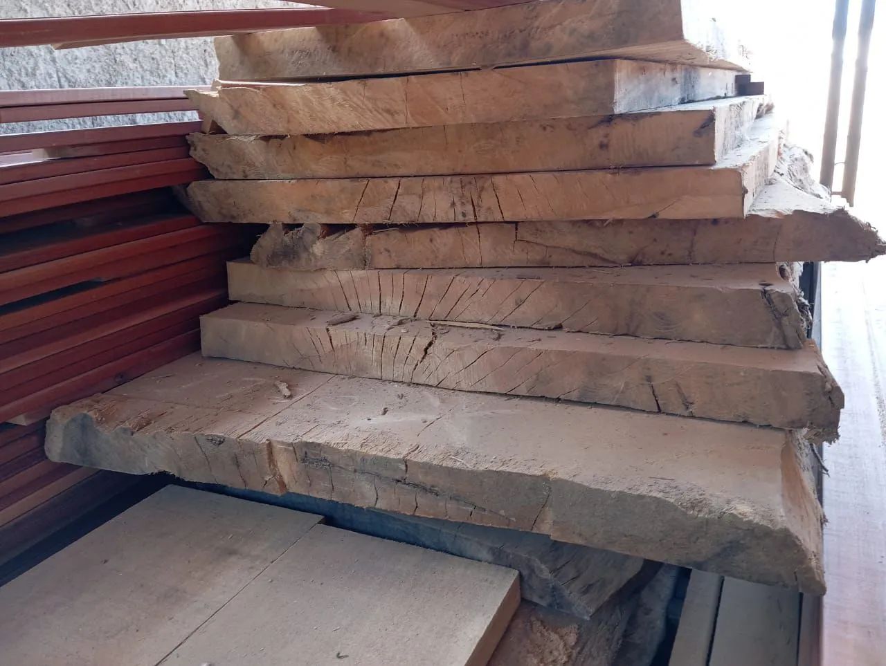 Prancha de madeira para mesa