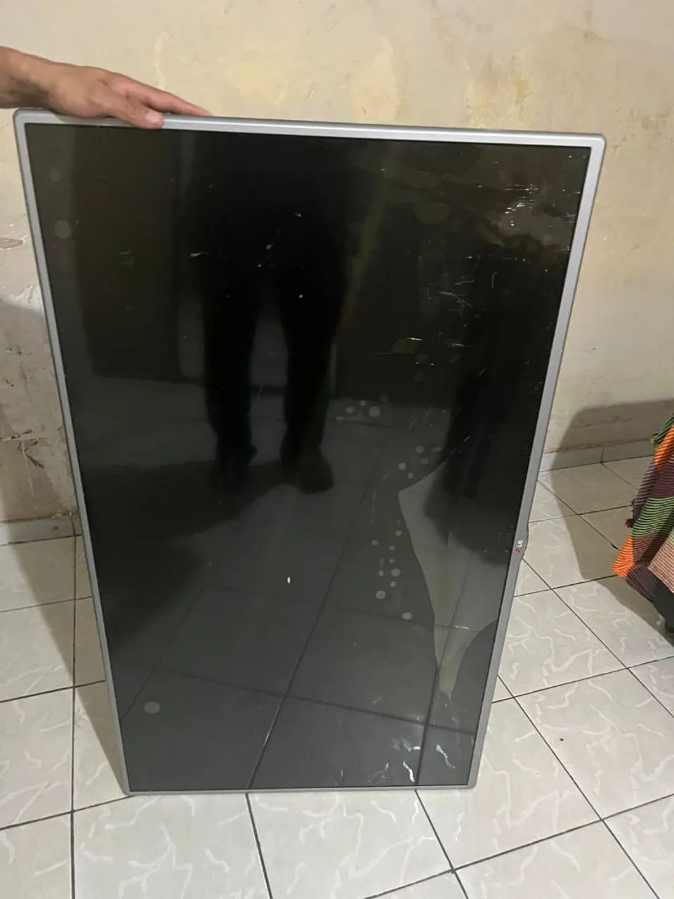 TV de tela grande 4k tela quebrada 