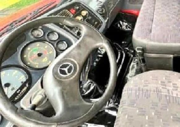  Mercedes-Benz 1620 /carroceria /2011 - Foto 2