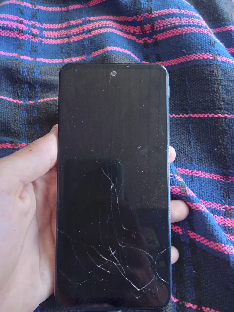 Vende-se Motorola G31, com a tela e display quebrado, celular para retirar peças
