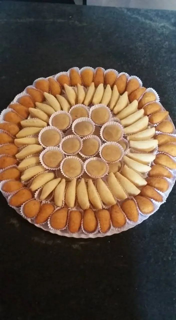 Desejo trabalhar de, salgadeira ou auxiliar de cozinha.  - Foto 2