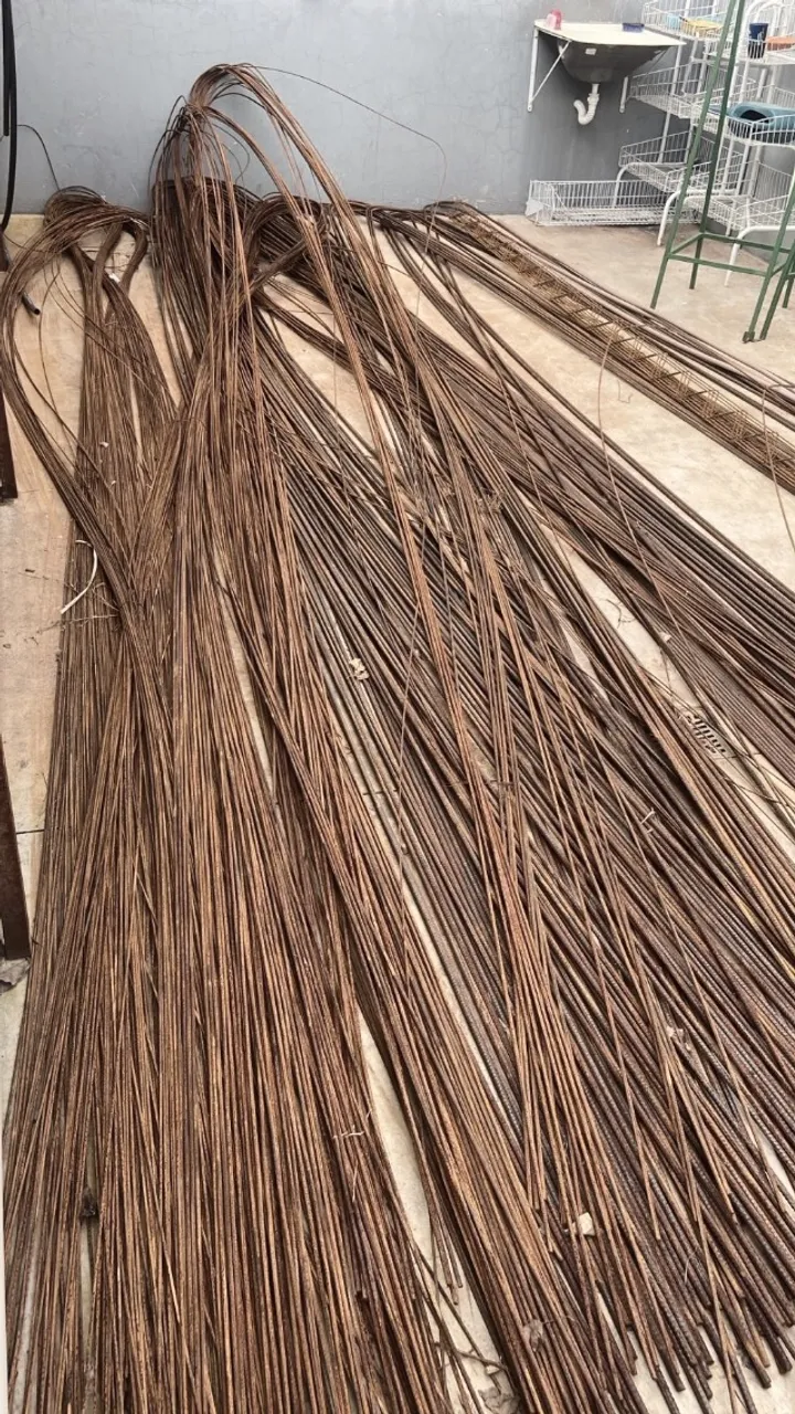 Vendo barra de ferro (vergalhão)