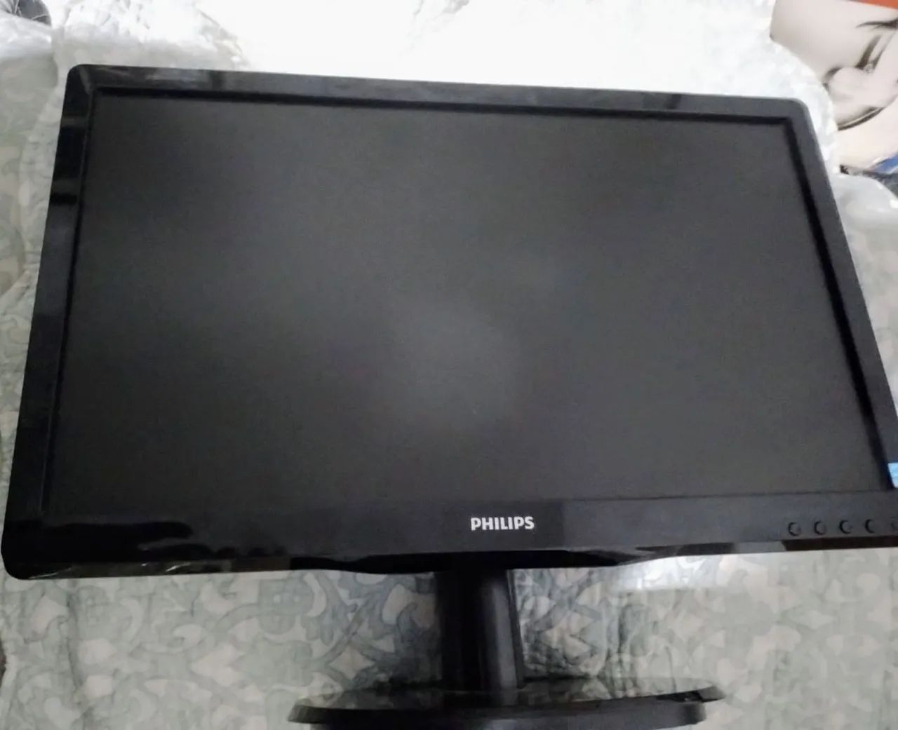 Monitor Philips 19" LCD funcionando