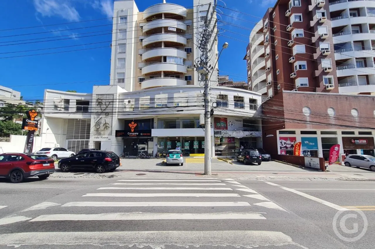 Loja comercial espaçosa para aluguel no Córrego Grande, Florianópolis
