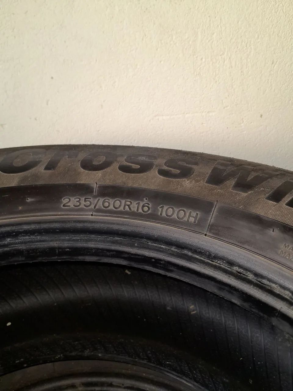 Pneu 235/60R16 100H