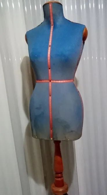 Antigo e raro manequim de costureira da década 50/60