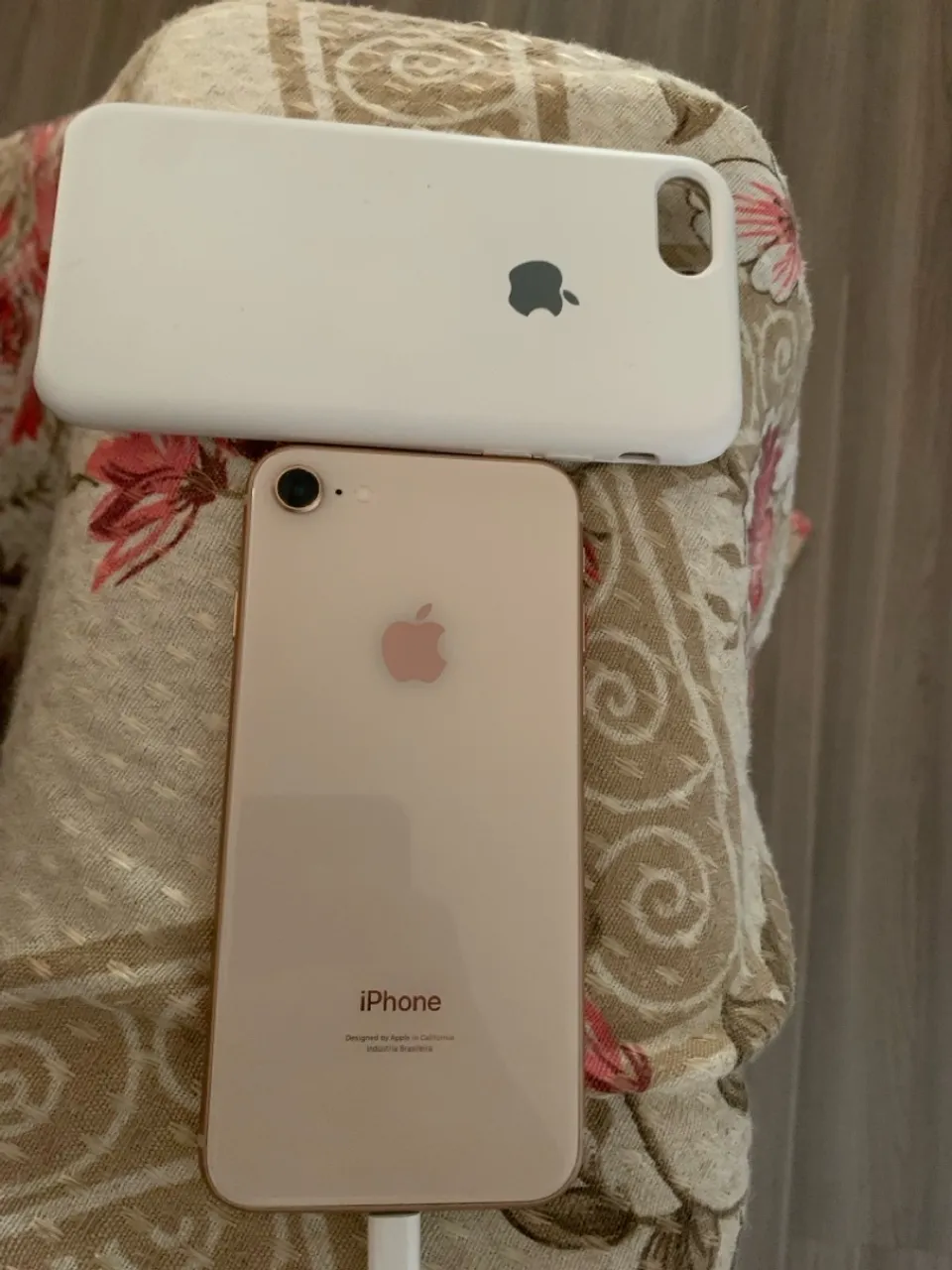 iPhone 8 e Capinha Apple - Peças Originais