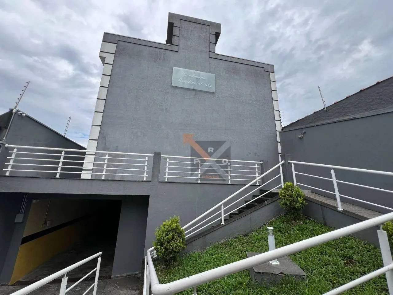 SOBRADO EM CONDOMÍNIO FECHADO 2 SUÍTES 1 VAGA - TERRAÇO COM CHURRASQUEIRA - FÁCIL ACESSO A
