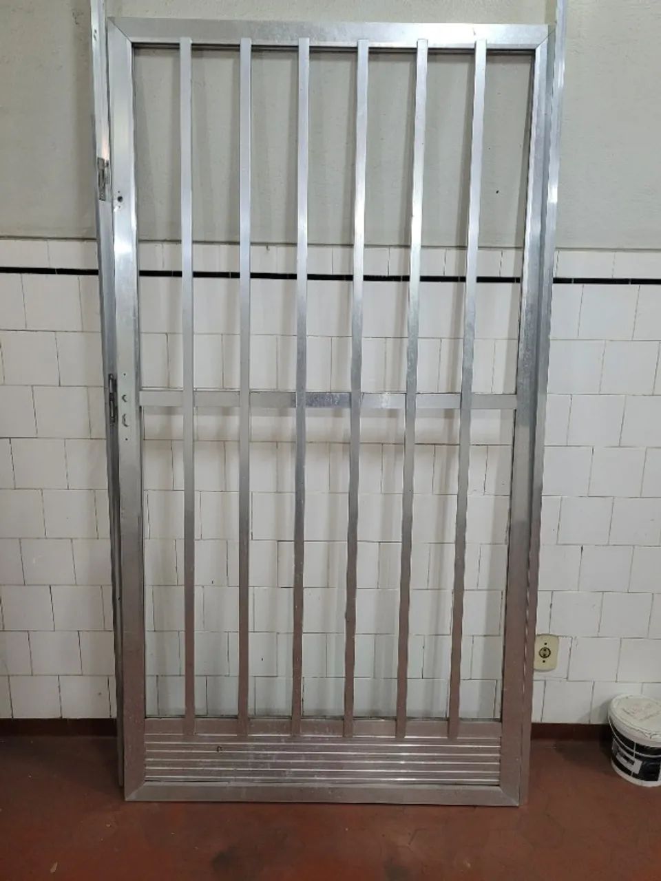 Portão de alumínio. 