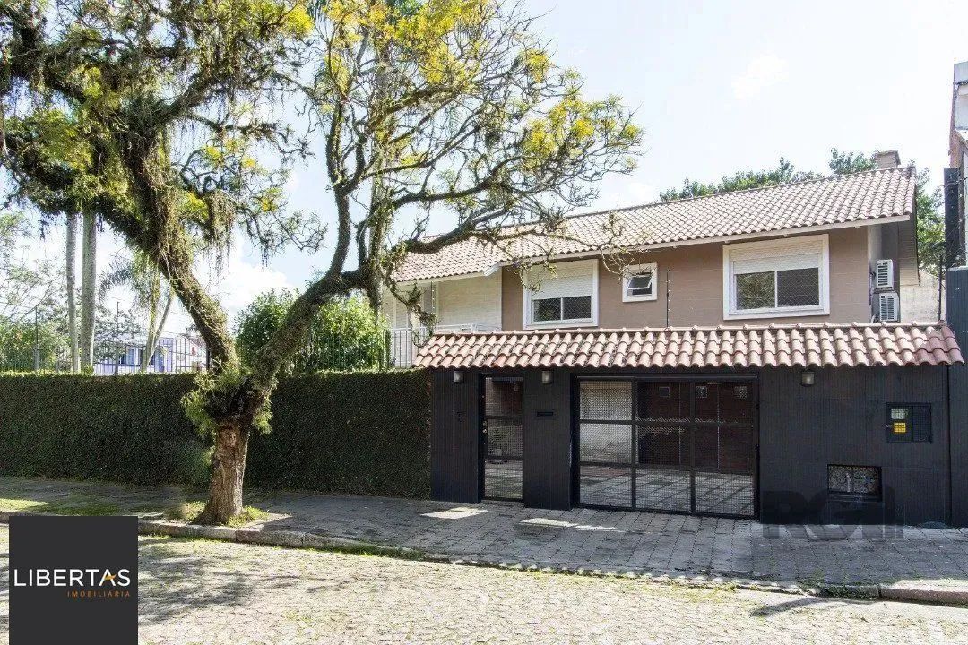 Casa a venda no bairro Guarujá com 4 dormitórios, piscina e salão de festas - Foto 4