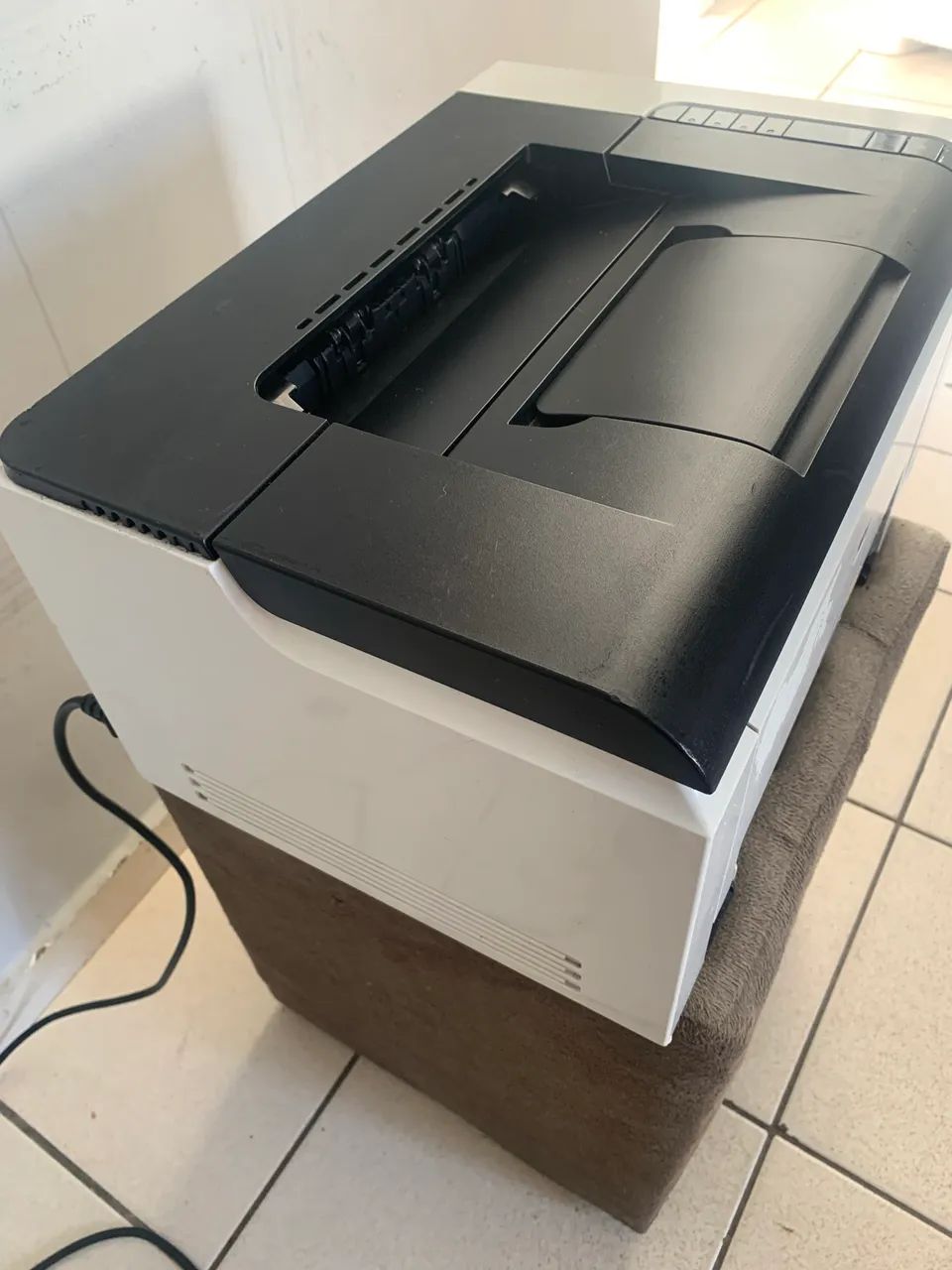 Impressora semi nova em perfeito estado HP Laser CP1025 color - Foto 6
