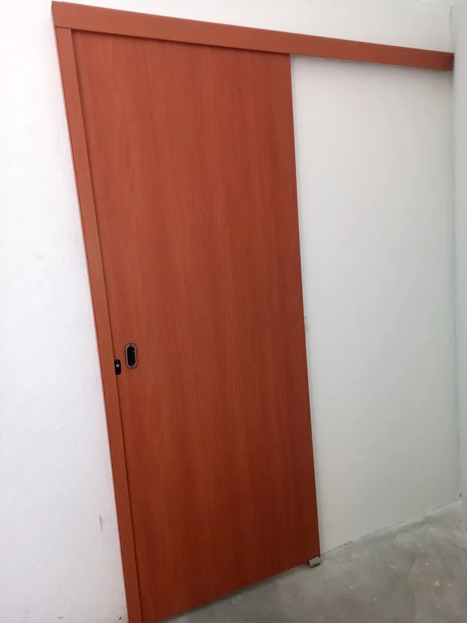 Porta de Madeira Deslizante - Elegância e Praticidade - Foto 5