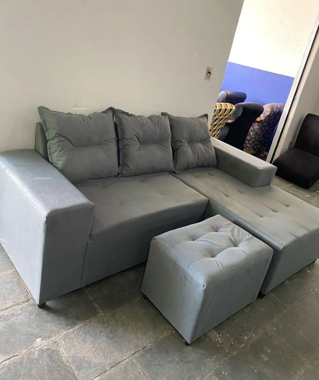 Sofá de canto chaise com puff $799,99 totalmente novo