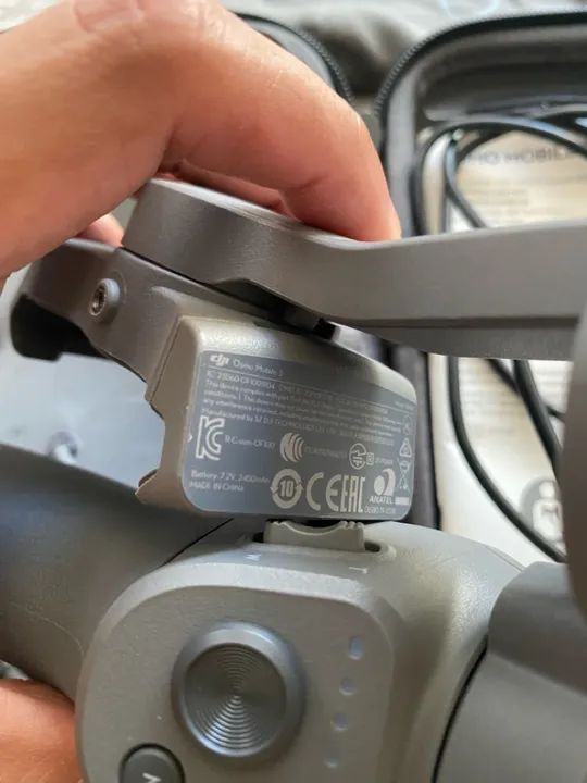 DJI Osmo Mobile 3 Combo - Estabilizador para Smartphone UTILIZADO APENAS UMA VEZ!  - Foto 5