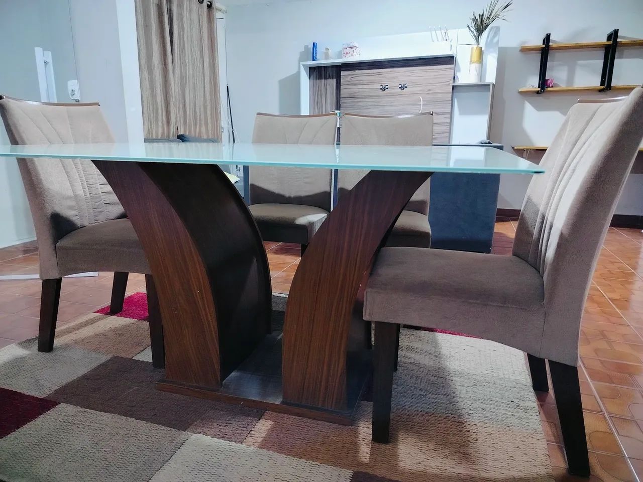 Mesa de Jantar em Madeira com Tampo de Vidro