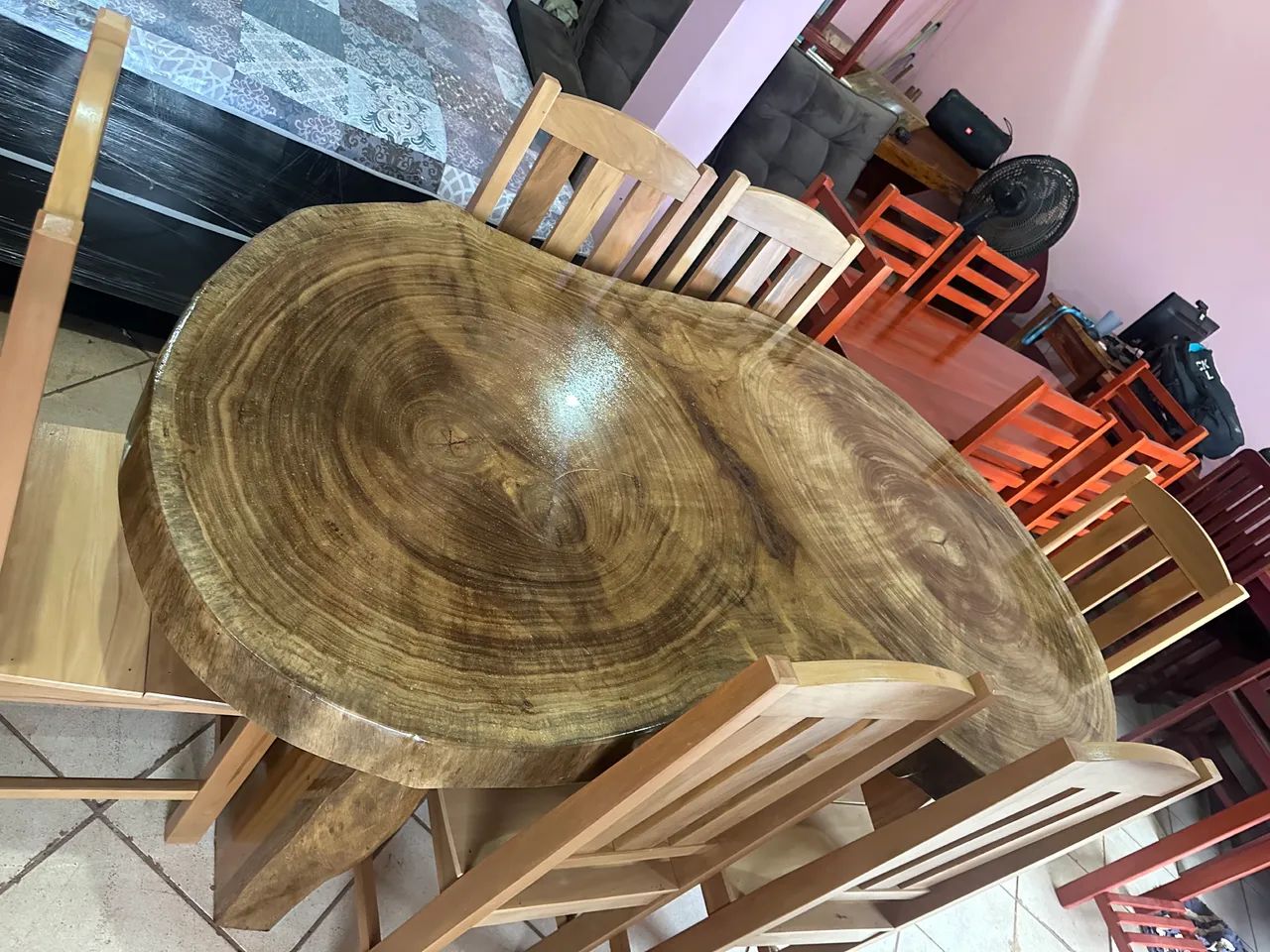 Mesa em peça única 6 cadeiras nova  - Foto 2