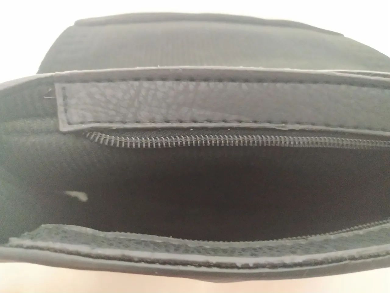 Bolsa Feminina Preta com Detalhes em Metal - Foto 3